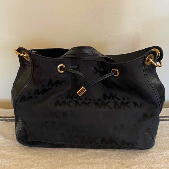 Michael Kors Handbags - Michael Kors Black Purse